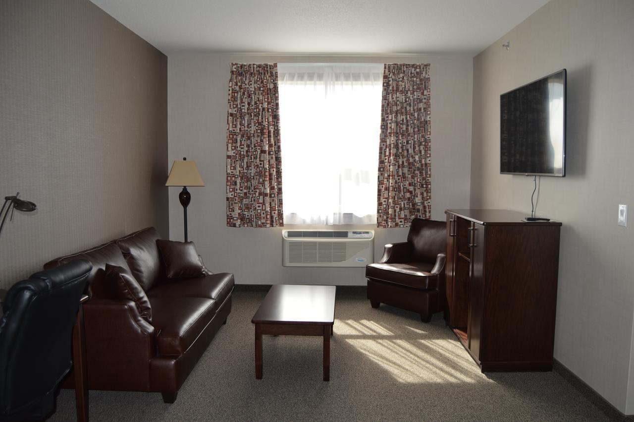 Cobble Creek Lodge Maple Creek ภายนอก รูปภาพ