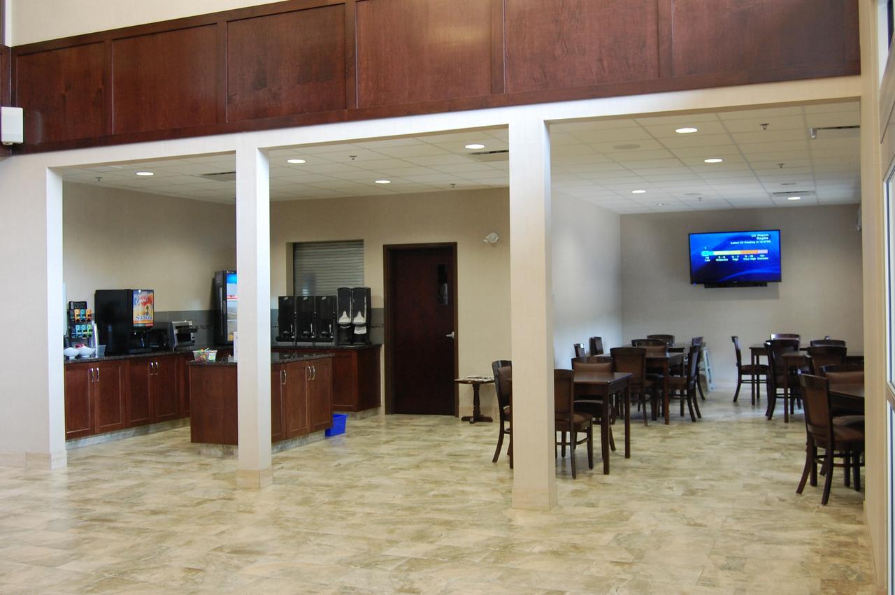Cobble Creek Lodge Maple Creek ภายนอก รูปภาพ